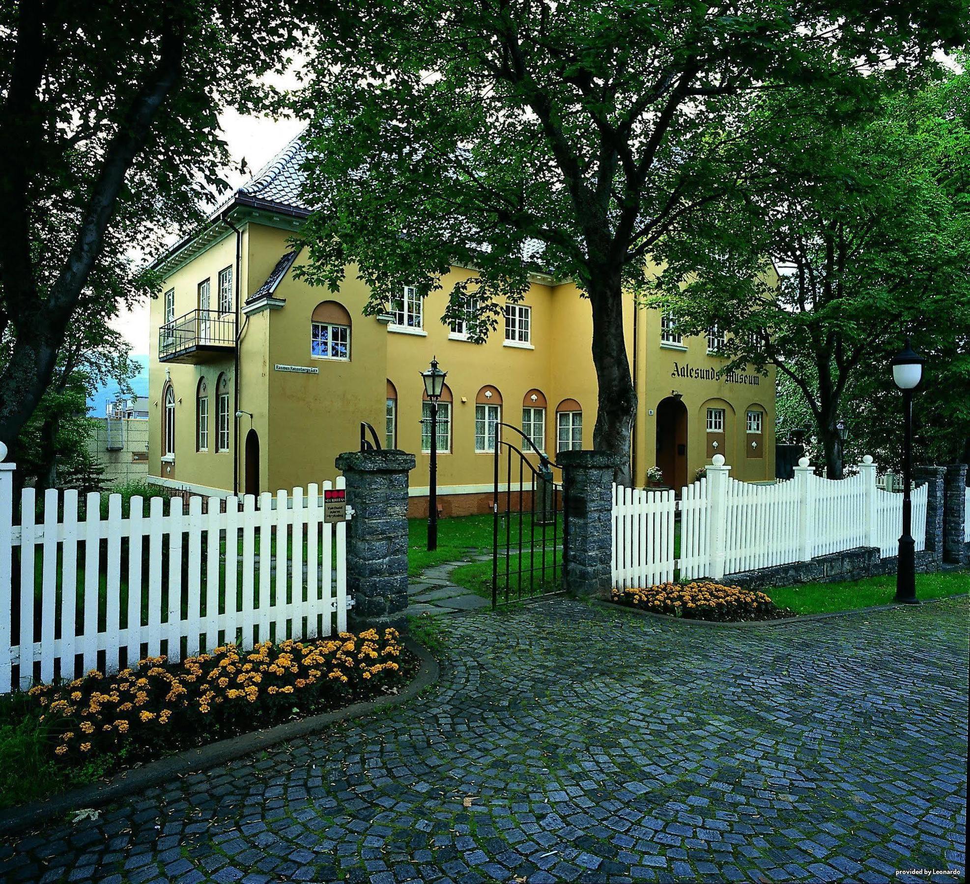 Thon Partner Hotel Baronen Олесунн Экстерьер фото