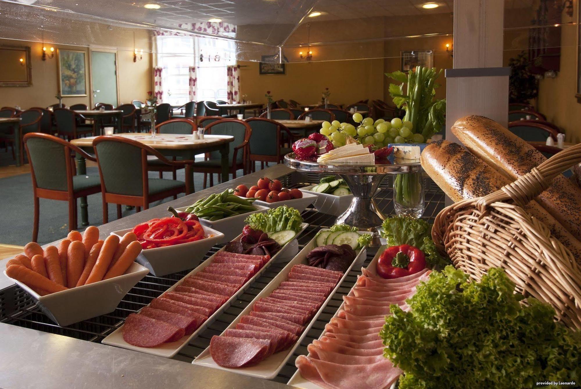 Thon Partner Hotel Baronen Олесунн Ресторан фото